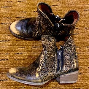 Circle G ankle boots